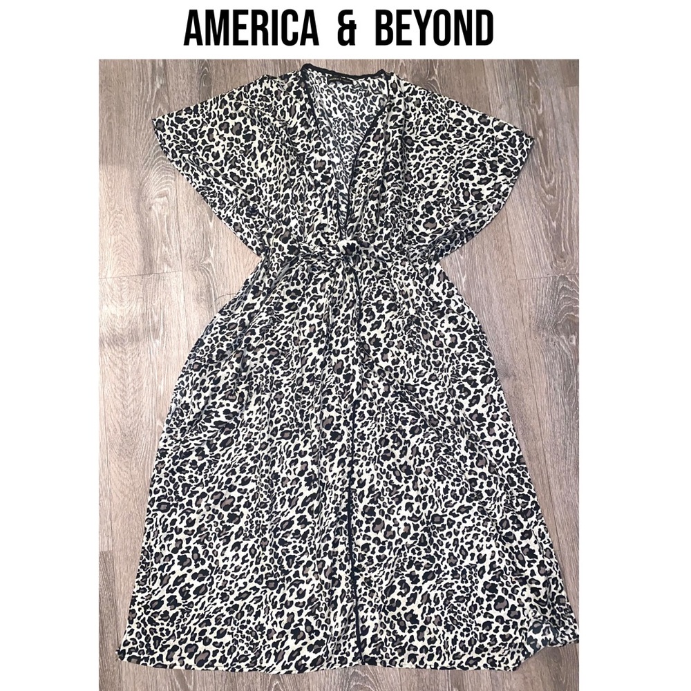 🔴4 for $25🔴 AMERICA AND BEYOND Leopard print Beach cover up